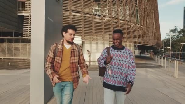 Young People Joyfully Greet Friends Street Next University Building — Stock Video