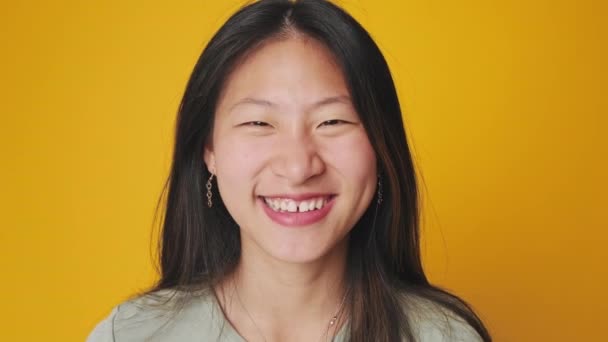 Close Young Woman Looking Camera Laughing Isolated Yellow Background Studio — Stock Video