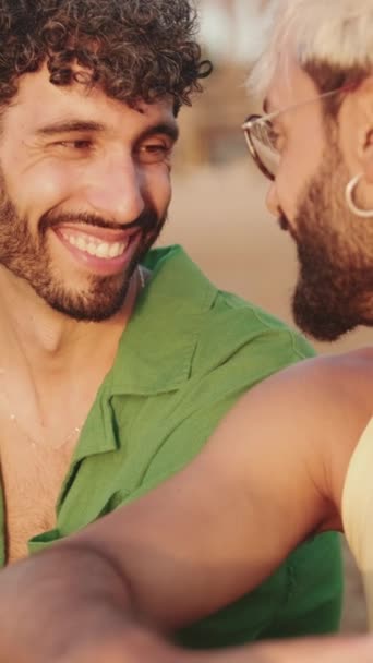 Homosexual Couple Love Spend Time Together Sitting Beach — Stock Video