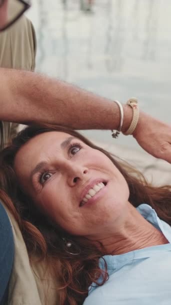 Close Senior Couple Love Enjoy Each Other Company While Relaxing — Stok Video