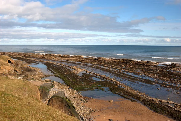 Vista Rochas Praia Cocklawburn Northumberland Sol Invernos — Fotografia de Stock