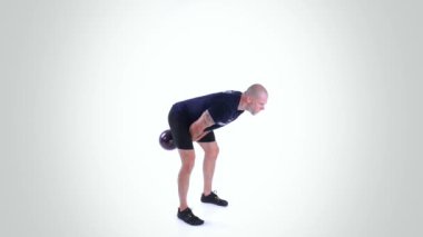Kettlebell Çift Kollu Rus Kalça Sallaması