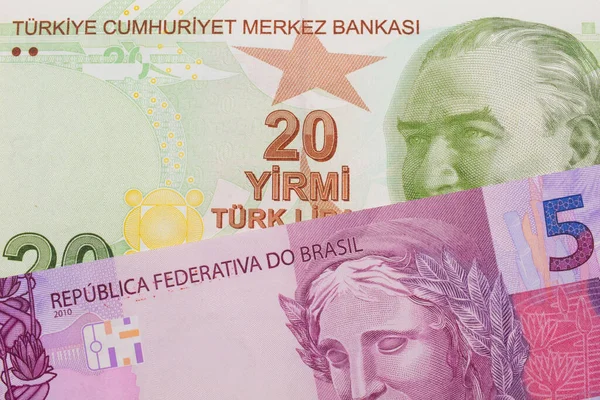 Макро Изображение Розовой Фиолетовой Банкнот Бразилии Паре Зеленой Банкнотой Двадцать — стоковое фото
