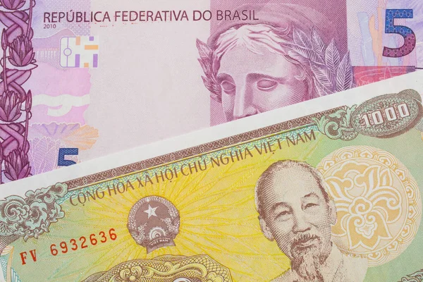브라질에서 발행되는 지폐의 매크로 이미지와 베트남에서 000 지폐가 이루었다 매크로를 — 스톡 사진