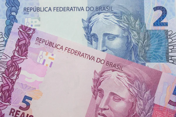 Makro Obraz Růžové Fialové Pětky Brazílie Spárované Modrou Dvojicí Bankovek — Stock fotografie