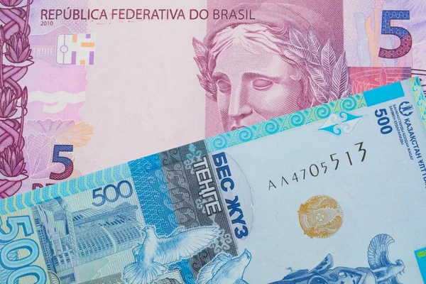Makroobraz Różowego Fioletowego Banknotu Brazylii Połączonego Niebieskim Plastikowym Banknotem Pięciokątnym — Zdjęcie stockowe
