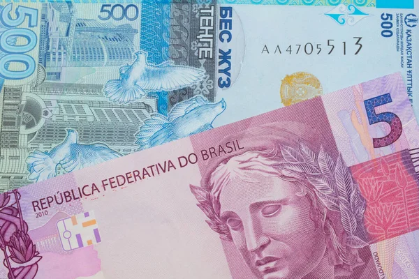 Makroobraz Różowego Fioletowego Banknotu Brazylii Połączonego Niebieskim Plastikowym Banknotem Pięciokątnym — Zdjęcie stockowe