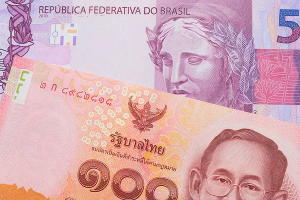 Макро Изображение Розовой Фиолетовой Банкнот Бразилии Паре Красной Банкнотой Сто — стоковое фото