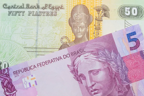 Makro Wizerunek Różowego Fioletowego Pięciu Prawdziwego Banknotu Brazylii Połączeniu Zieloną — Zdjęcie stockowe