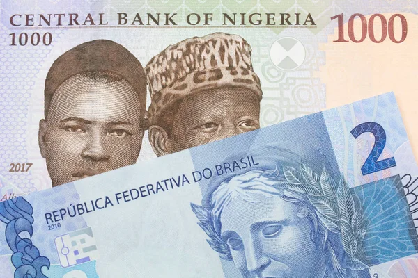 나이지리아에서 발행되는 파란색 보라색 초록색 000 나이르 지폐의 매크로 이미지와 — 스톡 사진