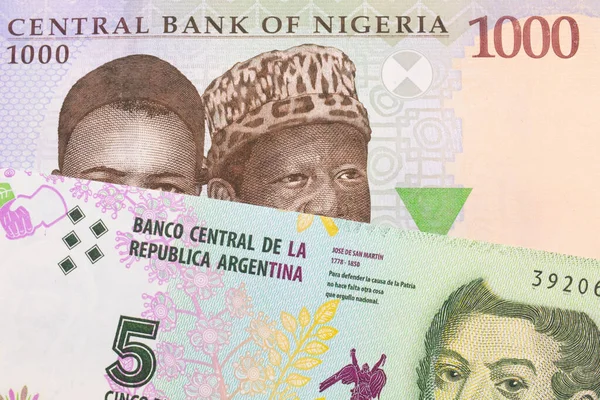 Makroobraz Niebieskiego Fioletowego Zielonego Tysiąca Banknotów Naira Nigerii Połączony Kolorowym — Zdjęcie stockowe