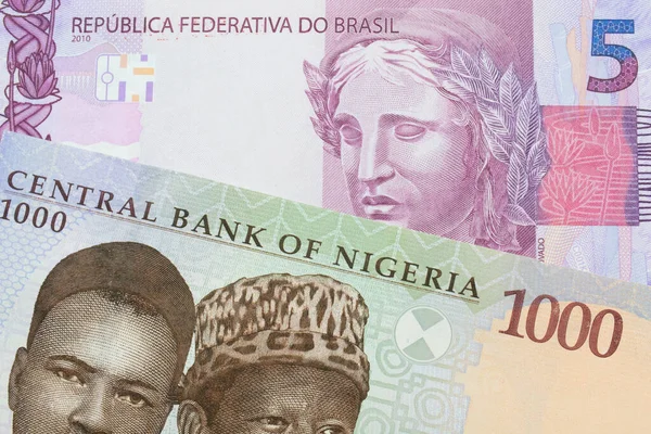 Makroobraz Niebieskiego Fioletowego Zielonego Tysiąca Banknotów Naira Nigerii Połączony Różowym — Zdjęcie stockowe