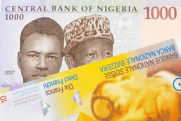 나이지리아 푸른색 보라색 초록색 000 나이르 모양의 지폐가 스위스 노란색 — 스톡 사진