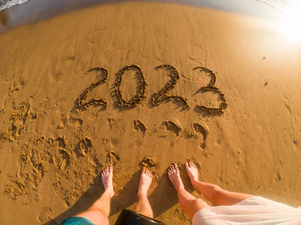 Capodanno Tropicale 2023 Scritto Sabbia Dorata Sulla Spiaggia — Foto Stock