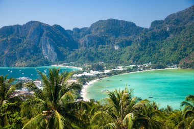 Koh Phi Tayland 'da güzel bir manzara.