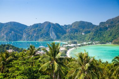 Koh Phi Tayland 'da güzel bir manzara.