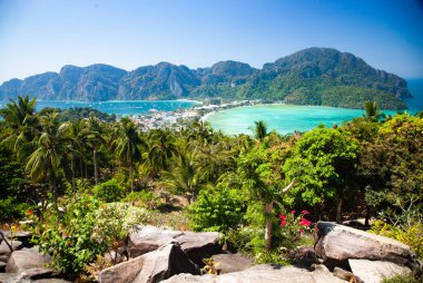 Koh Phi Tayland 'da güzel bir manzara.