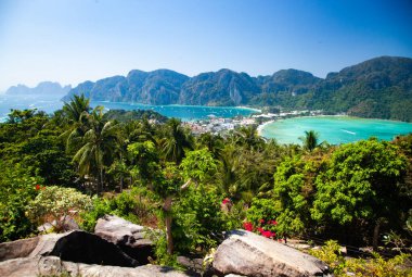 Koh Phi Tayland 'da güzel bir manzara.