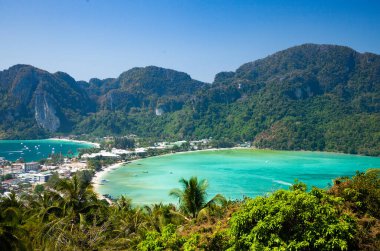Koh Phi Tayland 'da güzel bir manzara.