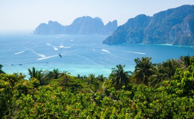 Koh Phi Tayland 'da güzel bir manzara.