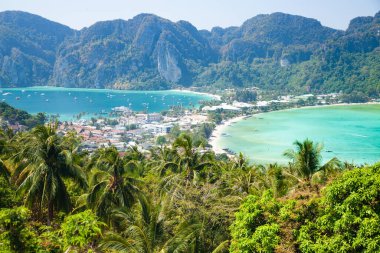 Koh Phi Tayland 'da güzel bir manzara.
