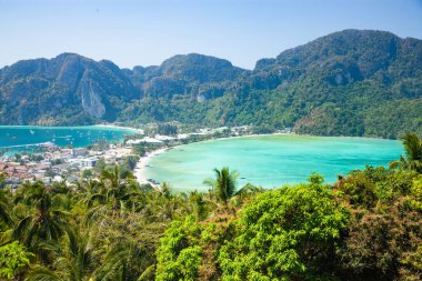 Koh Phi Tayland 'da güzel bir manzara.