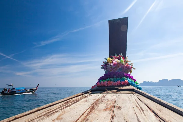 Красивый Тропический Пляж Таиланде Длиннохвостыми Лодками — стоковое фото