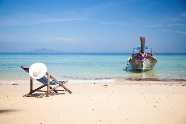 Bela Praia Tropical Tailândia Com Barcos Cauda Longa — Fotografia de Stock