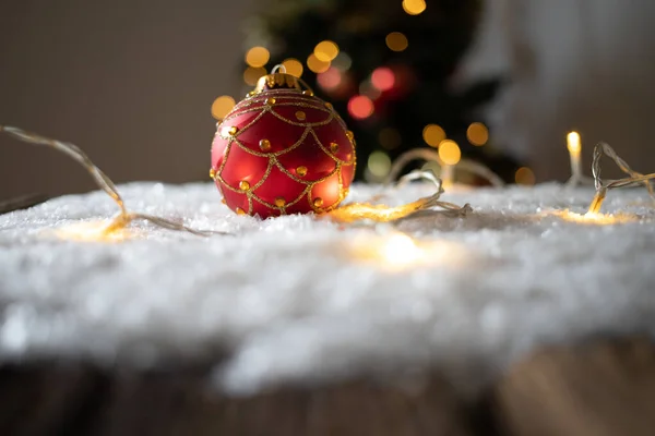 Bola Roja Navidad Nieve — Foto de Stock