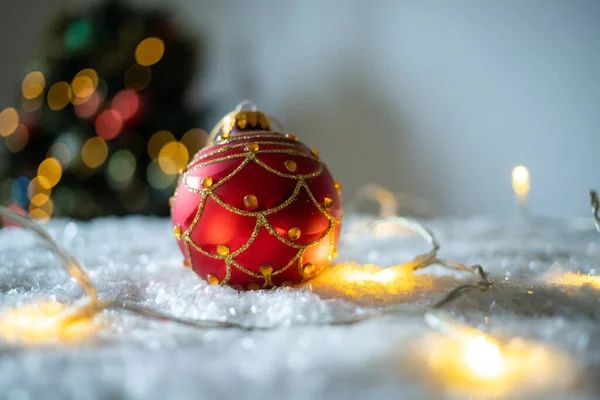 Bola Roja Navidad Nieve — Foto de Stock