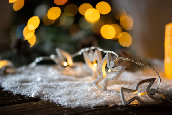 Χριστούγεννα String Φώτα Στο Χιόνι — Φωτογραφία Αρχείου