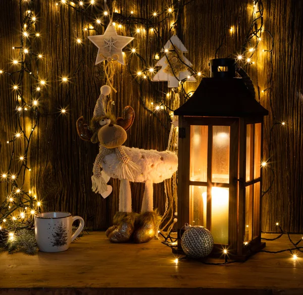 Noel Işıkları Dekorasyon Ahşap Arka Plan Üzerinde — Stok fotoğraf