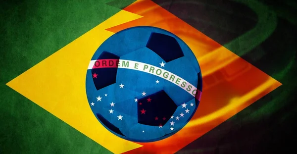サッカーやサッカーのファンやブラジルの国旗 — ストック写真