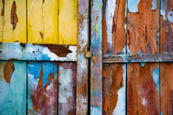 多彩漆的木制门背景 — 图库照片