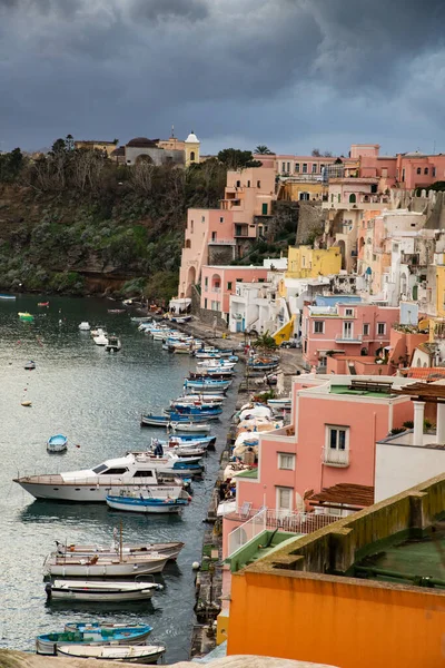 Bela Ilha Italiana Procida Famosa Por Sua Marina Colorida Pequenas — Fotografia de Stock