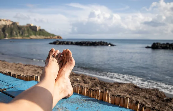Bare Feet Relaxing Beach — Stock Photo, Image