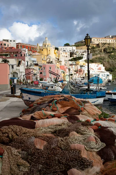 Hermosa Isla Italiana Procida Famosa Por Colorido Puerto Deportivo Pequeñas —  Fotos de Stock