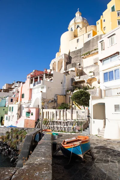 Vackra Italienska Procida Känd För Sin Färgglada Småbåtshamn Små Smala — Stockfoto
