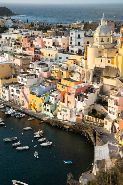 Hermosa Isla Italiana Procida Famosa Por Colorido Puerto Deportivo Pequeñas —  Fotos de Stock