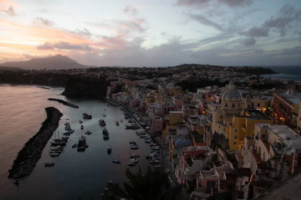 Vackra Italienska Procida Känd För Sin Färgglada Småbåtshamn Små Smala — Stockfoto