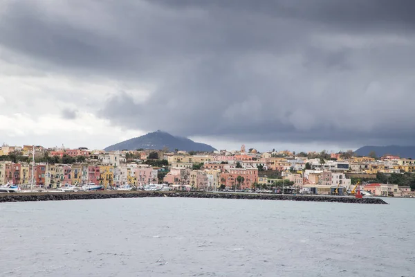 Schöne Italienische Insel Procida Berühmt Für Seinen Farbenfrohen Yachthafen Winzige — Stockfoto