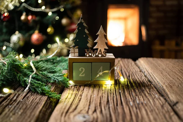 Weihnachtsdekoration Auf Holz Hintergrund Kamin — Stockfoto