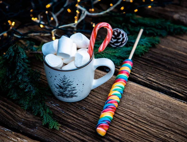 Heißes Weihnachtsgetränk Mit Eibisch Auf Holztisch — Stockfoto