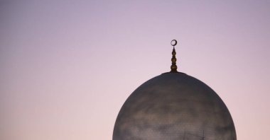 Abu Dabi Birleşik Arap Emirlikleri 'ndeki Şeyh Zayed Büyük Camii' nin detayları.