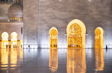 Abu Dabi Birleşik Arap Emirlikleri 'ndeki Şeyh Zayed Büyük Camii' nin detayları.