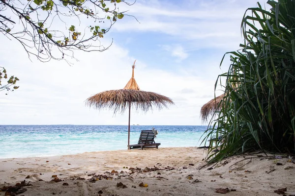 Cadeiras Praia Bela Praia Tropical — Fotografia de Stock