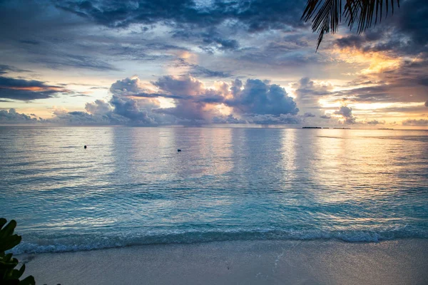 Increíble Puesta Sol Sobre Mar Una Isla Tropical — Foto de Stock