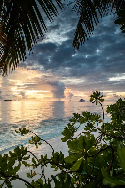 Дивовижний Захід Сонця Над Морем Тропічному Острові — стокове фото