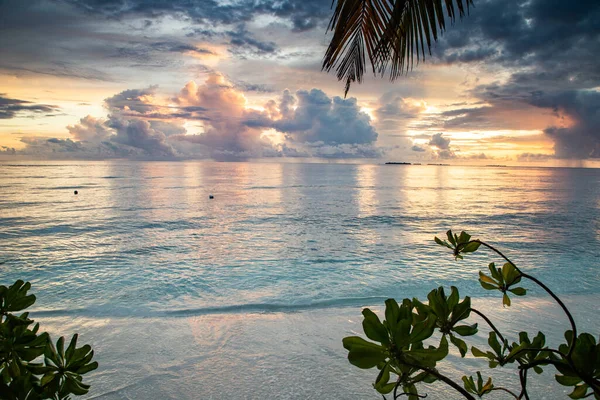 Incrível Pôr Sol Sobre Mar Uma Ilha Tropical — Fotografia de Stock