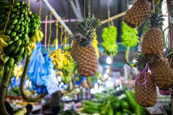 Frisches Obst Und Gemüse Auf Dem Tropischen Markt — Stockfoto